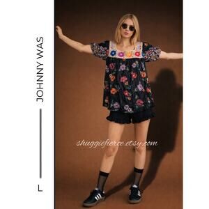 MSRP: $325 ✨Johnny Was Floral Crochet Top + Free People Necklace Size L ✨